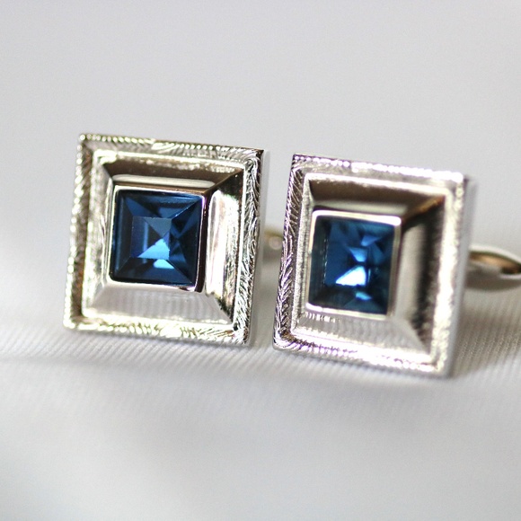 Hickok Canada Other - Vintage Hickok Canada Square Cufflinks Silver tone with Blue Rhinestone